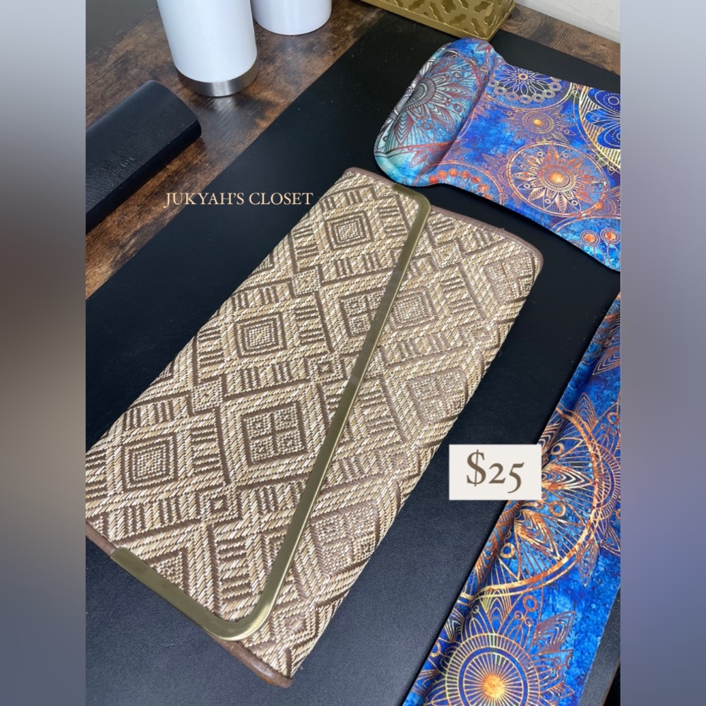 *Authentic*
Urban Expression’s beige printed clutch